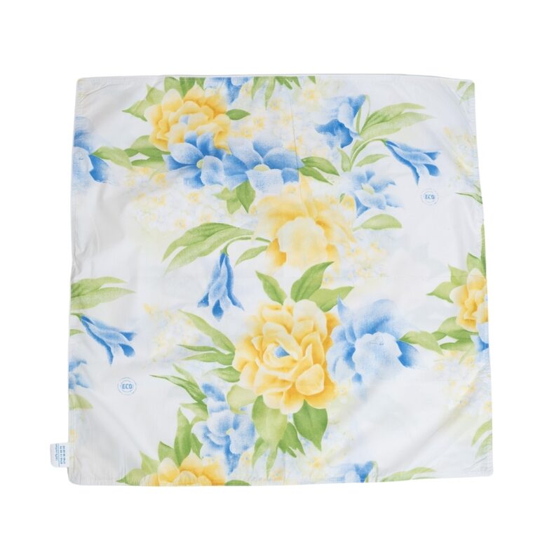 Spilvena pārvalks (tiks) dzelteni ziedi